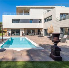 Haus in Montmar. Impresionante casa de lujo en castelldefels con jardín de diseño
