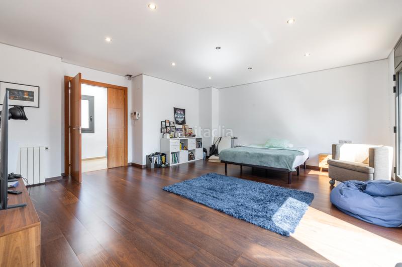 Foto 1458a236-6159-4771-8a1a-19363ae0d969. Maison avec cheminée chauffage parking piscine dans Castelldefels