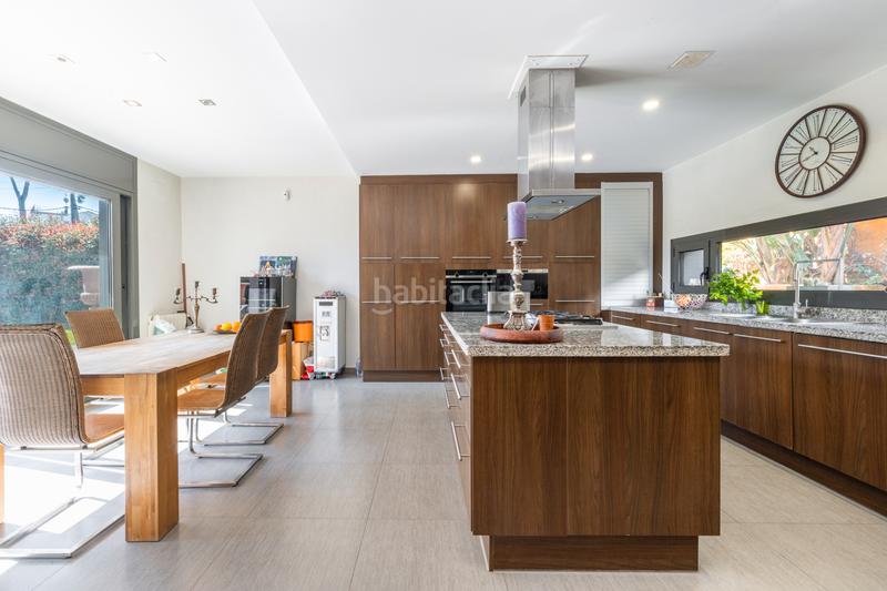 Foto 1ce49a5a-3d36-43e4-a6bc-b10d94bbcf38. Maison avec cheminée chauffage parking piscine dans Castelldefels