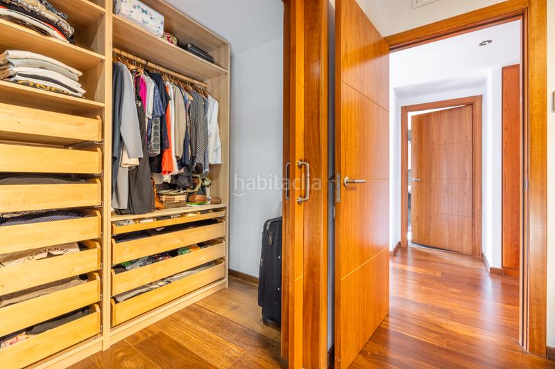 Foto 31bf6677-f7a2-4eb5-845f-cc2f2cea3aab. Maison avec cheminée chauffage parking piscine dans Castelldefels