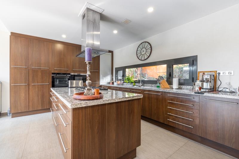 Foto 39660c92-7813-44fd-a828-10c2c65a0778. Maison avec cheminée chauffage parking piscine dans Castelldefels