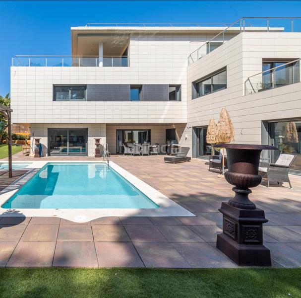 Foto 3bc16def-e3bc-4fd4-a47f-2f72df82ccbb. Maison avec cheminée chauffage parking piscine dans Castelldefels