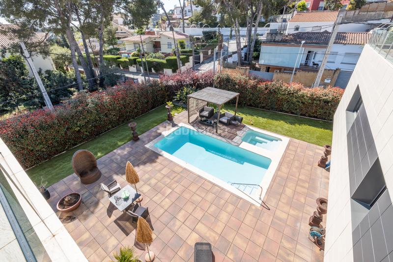 Foto 3ea09f97-1057-40af-8c23-df60302b9603. Maison avec cheminée chauffage parking piscine dans Castelldefels