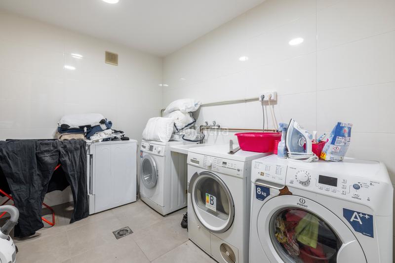 Foto 483e47d1-2c20-4423-bc63-62d06734b998. Maison avec cheminée chauffage parking piscine dans Castelldefels