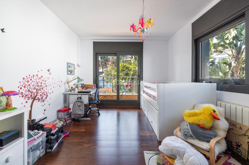 Foto 53a0774d-2afb-4169-b7e5-5c809a19d90a. Maison avec cheminée chauffage parking piscine dans Castelldefels