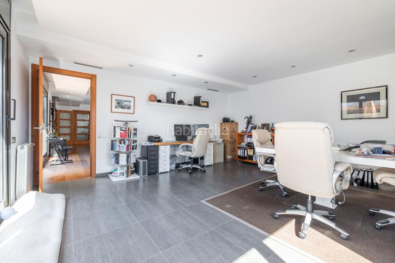 Foto a9bf140a-108e-4a27-af28-1742f8afe874. Maison avec cheminée chauffage parking piscine dans Castelldefels