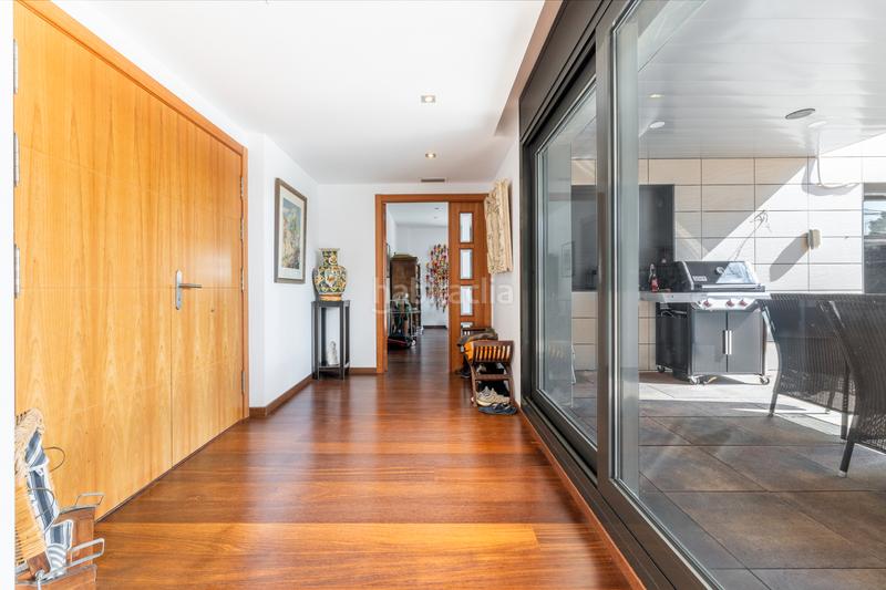 Foto aeefde40-94ab-49b6-915d-d6b852d0025e. Maison avec cheminée chauffage parking piscine dans Castelldefels