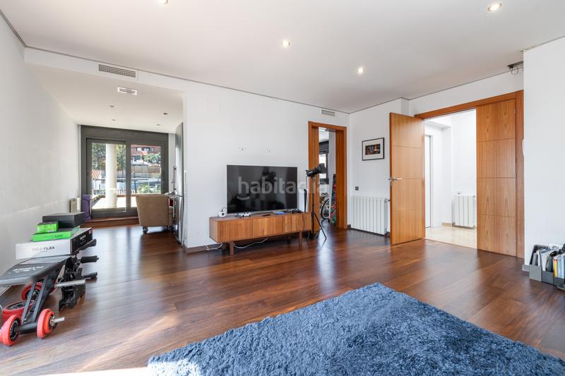 Foto b68a2f88-c24d-4d46-b74b-b25056e9d485. Maison avec cheminée chauffage parking piscine dans Castelldefels