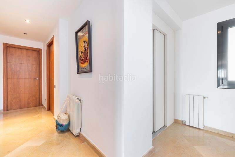 Foto b90885e7-70a0-4383-9acd-dd64f9c3a636. Maison avec cheminée chauffage parking piscine dans Castelldefels