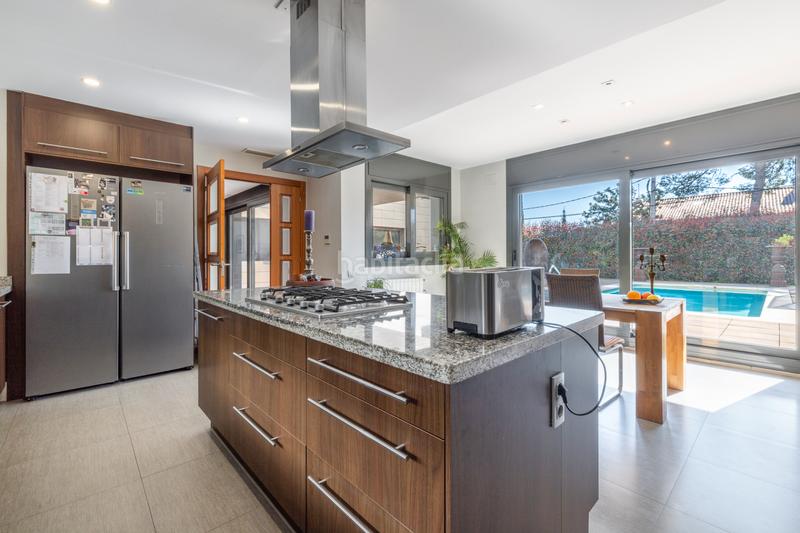 Foto b918d50d-bbfe-4c04-a78c-c82189c677c4. Maison avec cheminée chauffage parking piscine dans Castelldefels