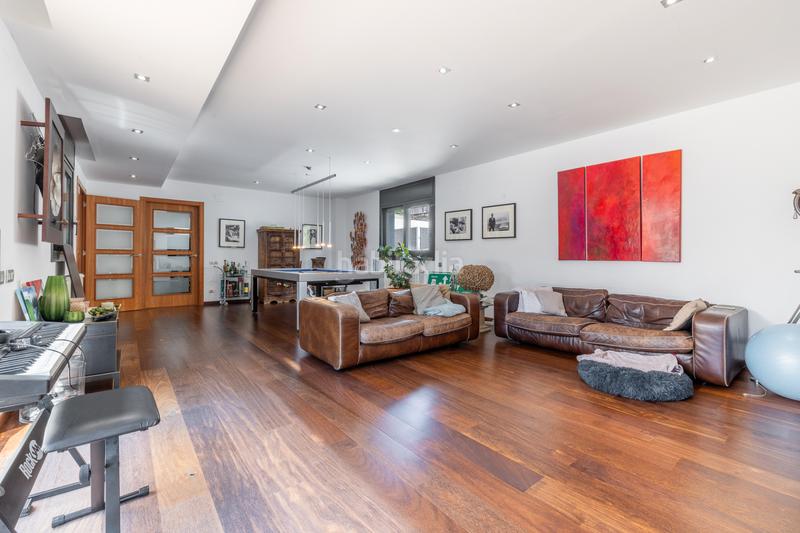 Foto cb046d7d-43d3-442f-bcd3-811b18113701. Maison avec cheminée chauffage parking piscine dans Castelldefels