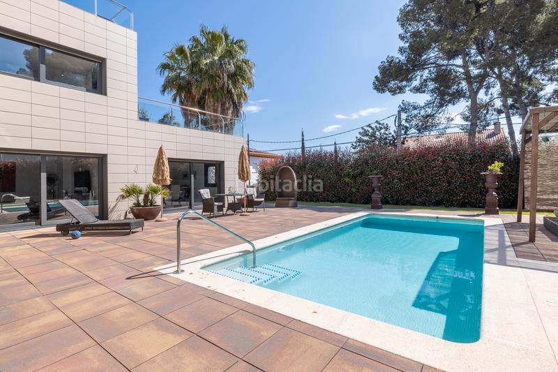 Foto cff9abb6-5794-4824-86a9-9951e1d6fce8. Maison avec cheminée chauffage parking piscine dans Castelldefels