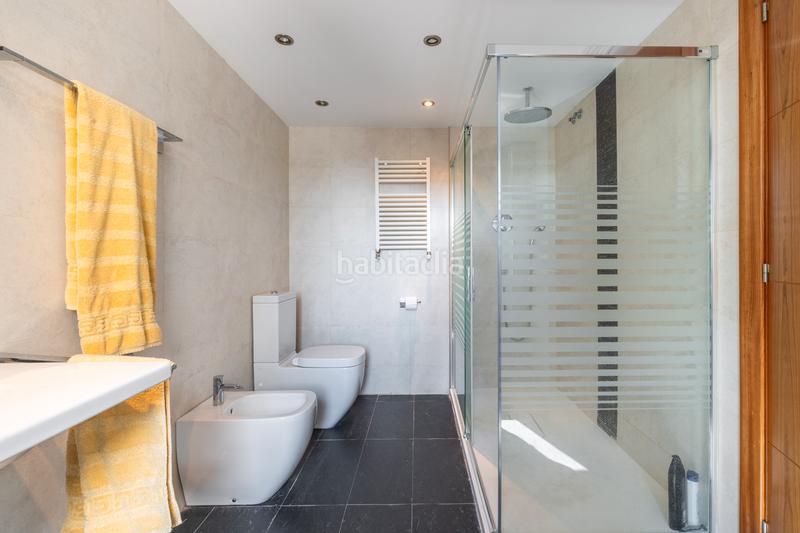 Foto db97970c-43a1-46f4-b047-a8c79d3ab4d3. Maison avec cheminée chauffage parking piscine dans Castelldefels