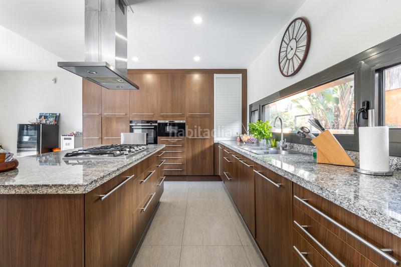 Foto ee94d2cc-a948-430f-8549-bda3de7e7e94. Maison avec cheminée chauffage parking piscine dans Castelldefels