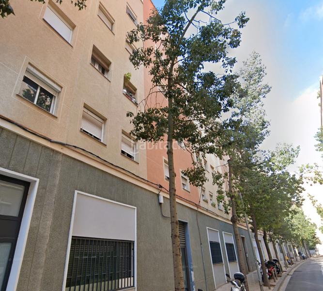 Foto a3fb3179-66ff-404a-9de4-ade55a1cb3a0. Pis amb xemeneia calefacció a Turó de la Peira Barcelona