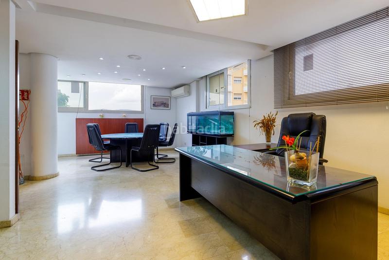 Foto f4eaeb15-6723-45f5-b3f8-328b3791f83f. Oficina amb aparcament a Bons Aires Palma de Mallorca