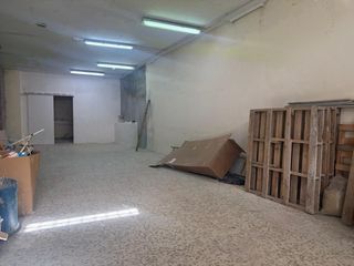 Lloguer Local Comercial a Los Pinos. Se alquilan dos locales de 100 m2 cada uno, con ubicación estrat