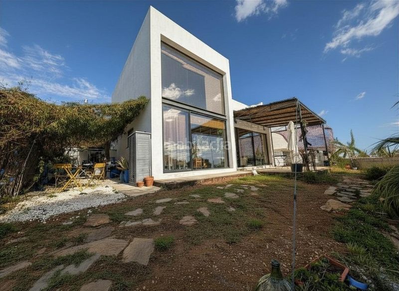 Foto 96c84d4e-988f-44b0-aed4-a050fb02e805. Casa amb aparcament a San García Algeciras