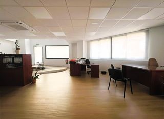 Lloguer Local Comercial a La Reconquista - El Rosario. Se alquila local comercial  oficina de 125m2 en el centro de alg