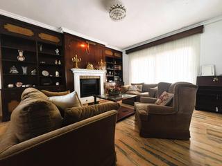 Xalet en San Garca. Villa independiente con 5 dormitorios,  jardn, piscina y garaje