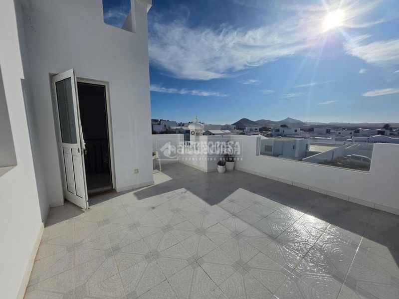 Foto 60dcff09-ea0d-4505-b409-597057870d7c. Casa aparellada a Tahiche Teguise