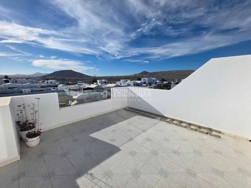 Foto f2b209d5-85a4-4a58-bd74-d7b04c15c635. Casa aparellada a Tahiche Teguise