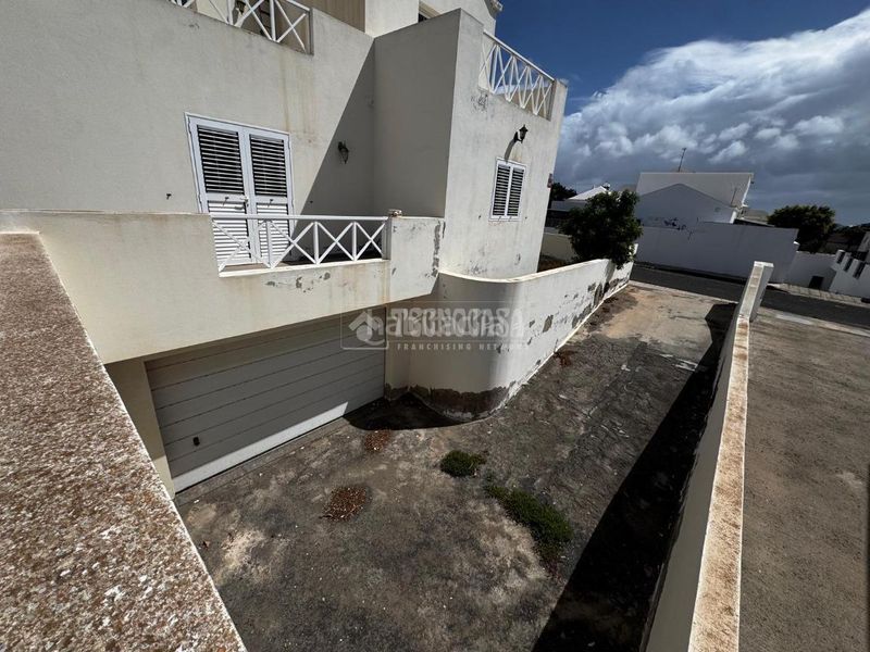 Foto 5eadc9d5-6c52-42b2-8ad8-fa5f68be91ce. Casa aparellada a Tahiche Teguise