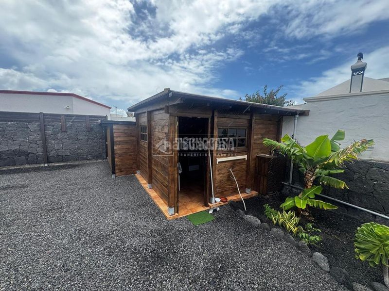 Foto c3223f6d-442b-47c1-8793-3ad77612684e. Casa a Playa Blanca Yaiza