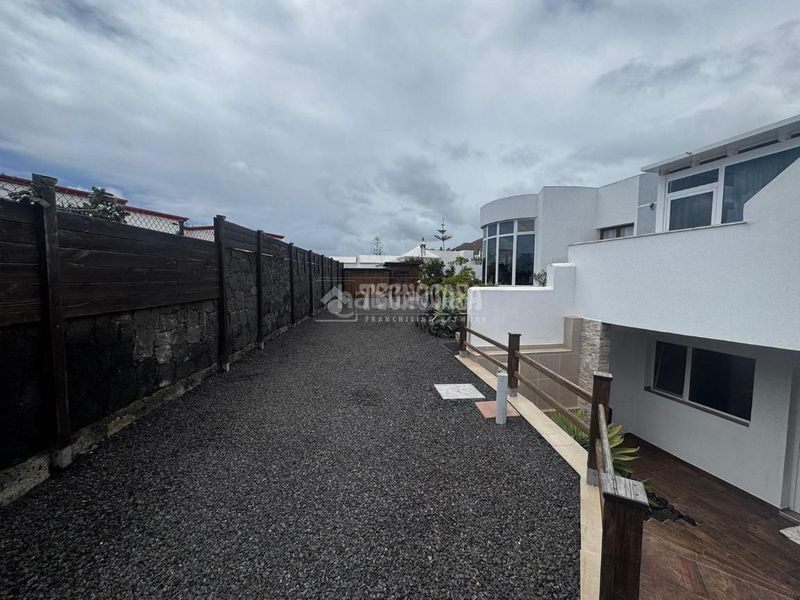 Foto ebd94ec3-1af9-4617-a60b-b2923dc1d66a. Casa a Playa Blanca Yaiza