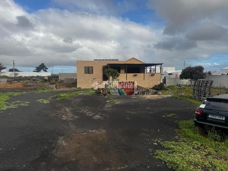 Foto 53a97094-daf8-4c82-b07c-c4fe19647a3b. Casa aparellada a Tahiche Teguise