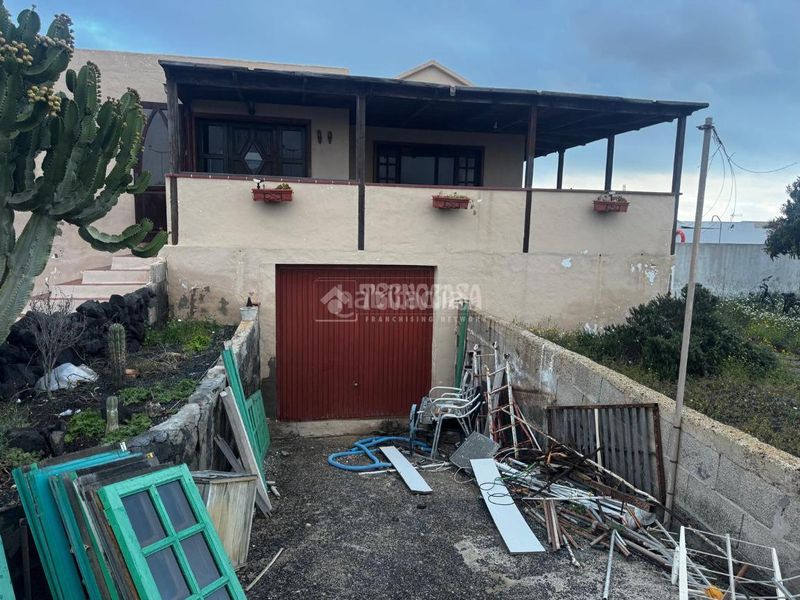 Foto a93231fd-d95e-4d53-b73f-3aa830d3ba8d. Casa aparellada a Tahiche Teguise