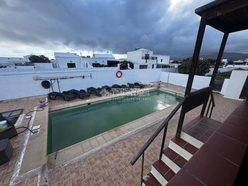 Foto da5b1693-9ec3-46e0-ba15-4b7bdd831a07. Casa aparellada a Tahiche Teguise