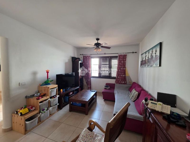 Foto b8d3850d-dd5d-49b2-aec8-dfa205f46fe3. Casa aparellada a Playa Honda San Bartolomé