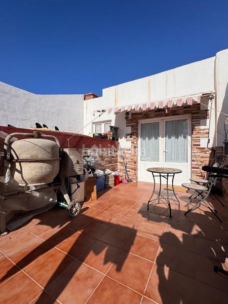 Foto 5fd30428-0576-42c6-aa4f-7e2ba502ef77. Casa aparellada a Centro - La Vega Alta Arrecife