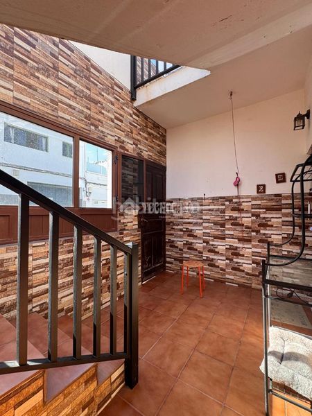 Foto e9a0ac92-68fb-4be7-89f7-9ed17fad961d. Casa aparellada a Centro - La Vega Alta Arrecife