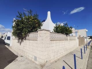 Casa en Zona Carrefour - Urbanizaciones. Encantador bungalow en doa ins, torrevieja  ideal para entrar