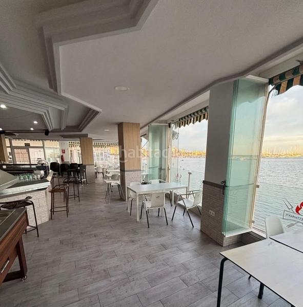 Foto 23e8e826-d389-43de-93bb-b993c31a84f3. Traspaso local comercial traspaso de restaurante y cafetería en primera línea de playa. en Torrevieja