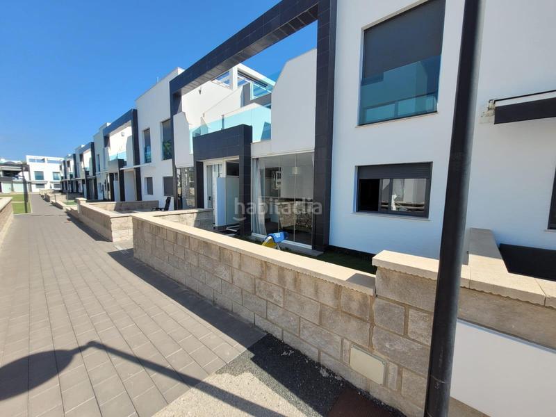 Foto 0ce0b265-cf0d-4d99-ab38-1a10ec8c7e83. Casa con riscaldamento parcheggio piscina in La Zenia Orihuela