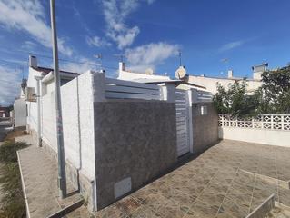 Casa en Zona Carrefour - Urbanizaciones. Precioso bungalow en esquina con terraza soleada