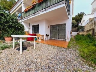 Planta baixa  Xile. Planta baja esquinera con gran terraza en segur de calafell