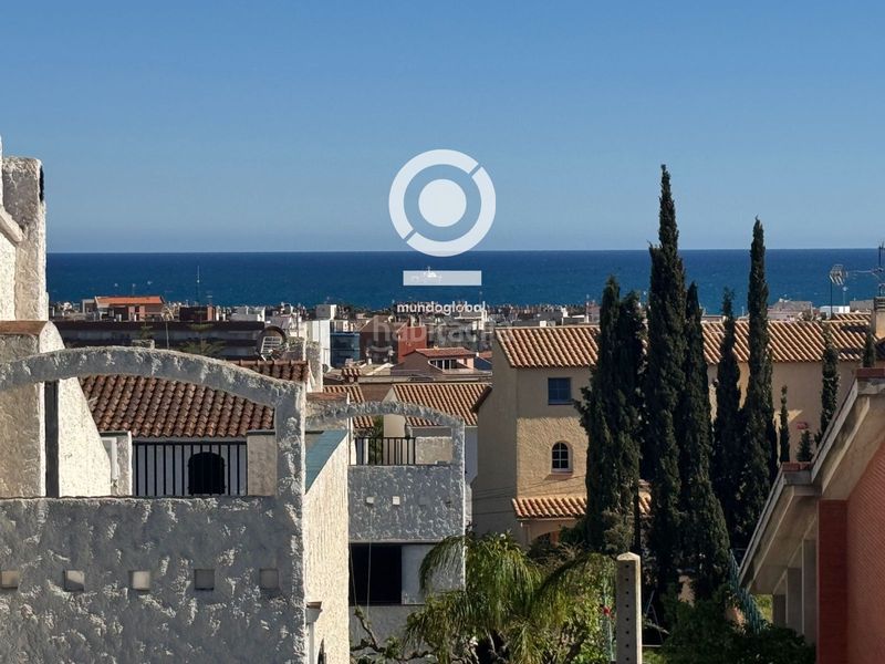 Foto 495518e2-90b1-4c7a-a38d-f56c13c7b834. Casa adosada en Sant Jordi Torredembarra