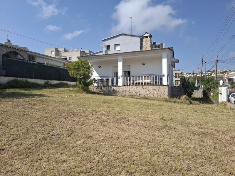 Foto bc329535-a72f-4a04-9805-5f5f3c0a1938. Casa amb aparcament a Segur de Calafell nucli urbà Segur de Calafell
