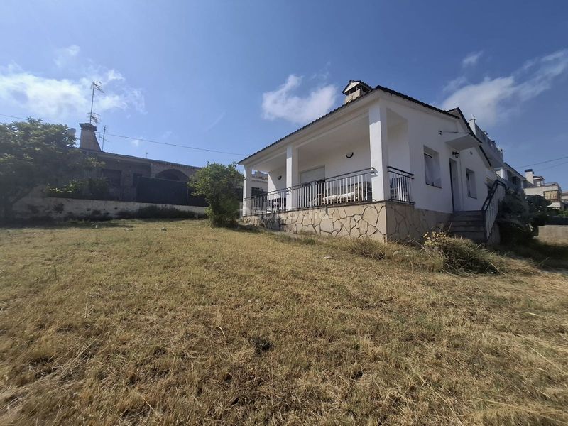 Foto de1968ca-0b8d-4ee2-a5d7-8a4f579808f8. Casa amb aparcament a Segur de Calafell nucli urbà Segur de Calafell