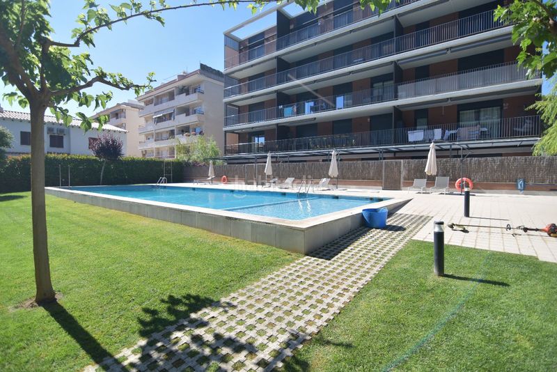 Foto 8774e4b3-3783-4ef2-9ba9-c78feeff36e5. Dúplex amb aparcament piscina a L´Estany Calafell