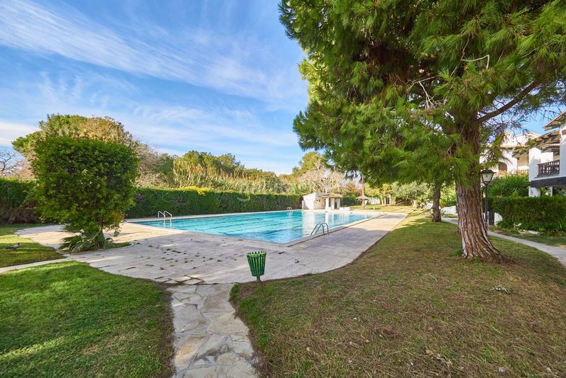Foto 18d0a67b-e1f1-4abf-beac-1f0887a9555a. Casa adossada amb calefacció aparcament piscina a Calafell