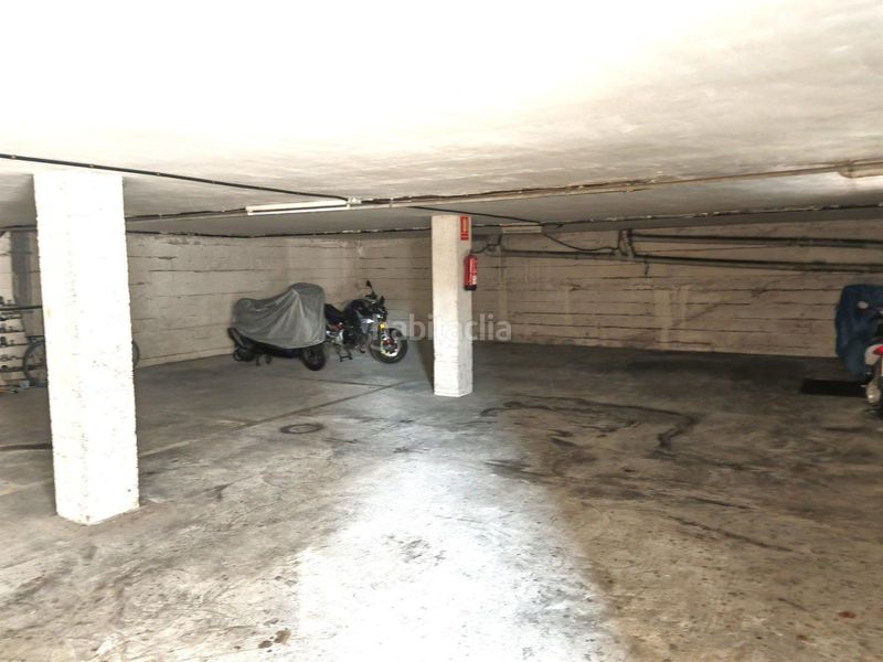 Foto 8e521eb2-7e3c-4d22-9391-d97e790fd3e1. Aparcament cotxe a Calafell poble Calafell