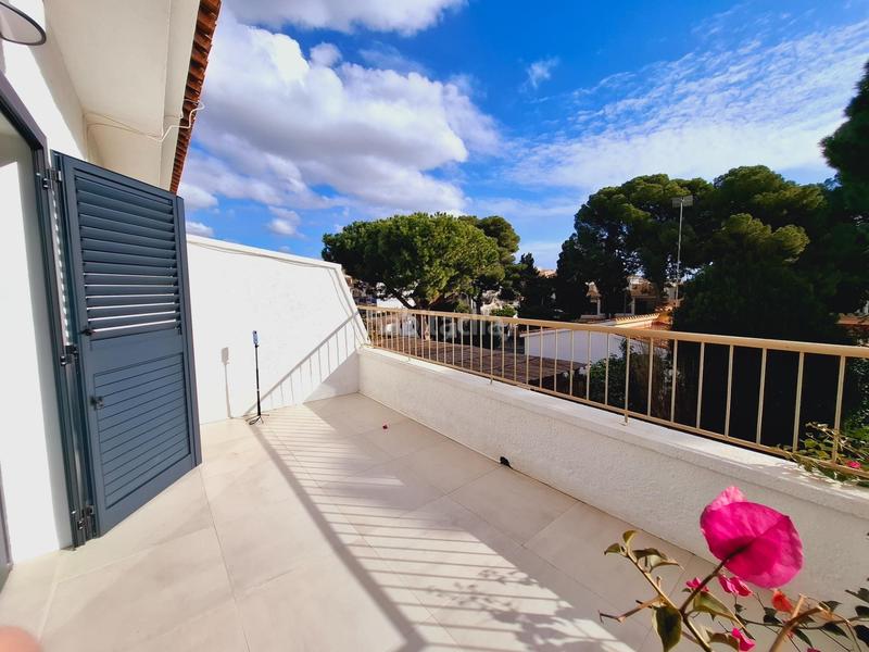 Foto 6b283aff-5353-4076-bd63-f05393d8bf3f. Casa adossada amb calefacció aparcament a Cunit residencial Cunit