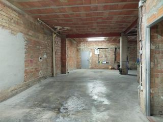 Local Comercial  Sis de desembre. Local comercial  calafell poble