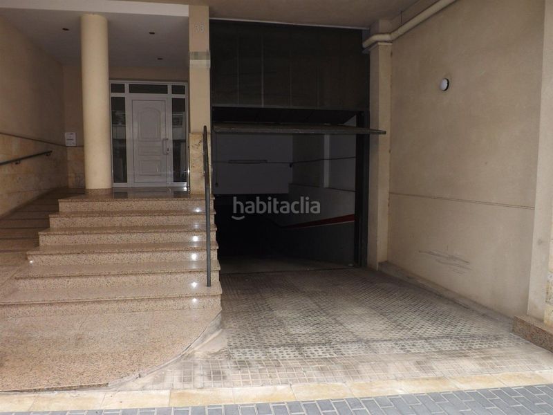 Foto c6a47796-ddbf-4eef-9467-9f3f6529f2fe. Aparcament cotxe a Calafell poble Calafell