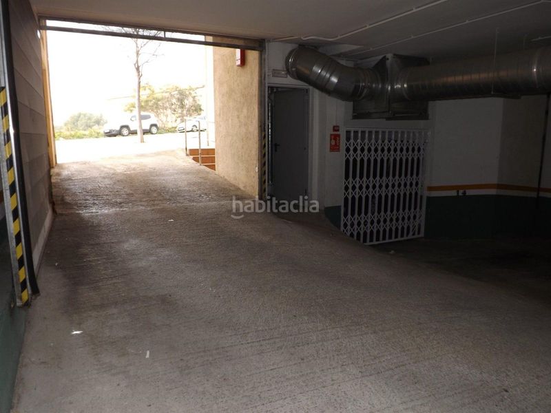 Foto 95e1c3aa-f21c-4ee1-8637-29694a55c64e. Aparcament cotxe a Calafell poble Calafell
